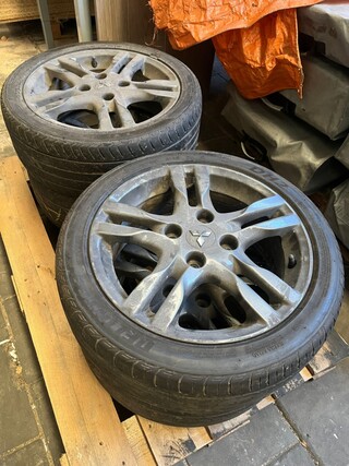 Set lichtmetalen velgen met banden 4 stuks Mitsubishi
